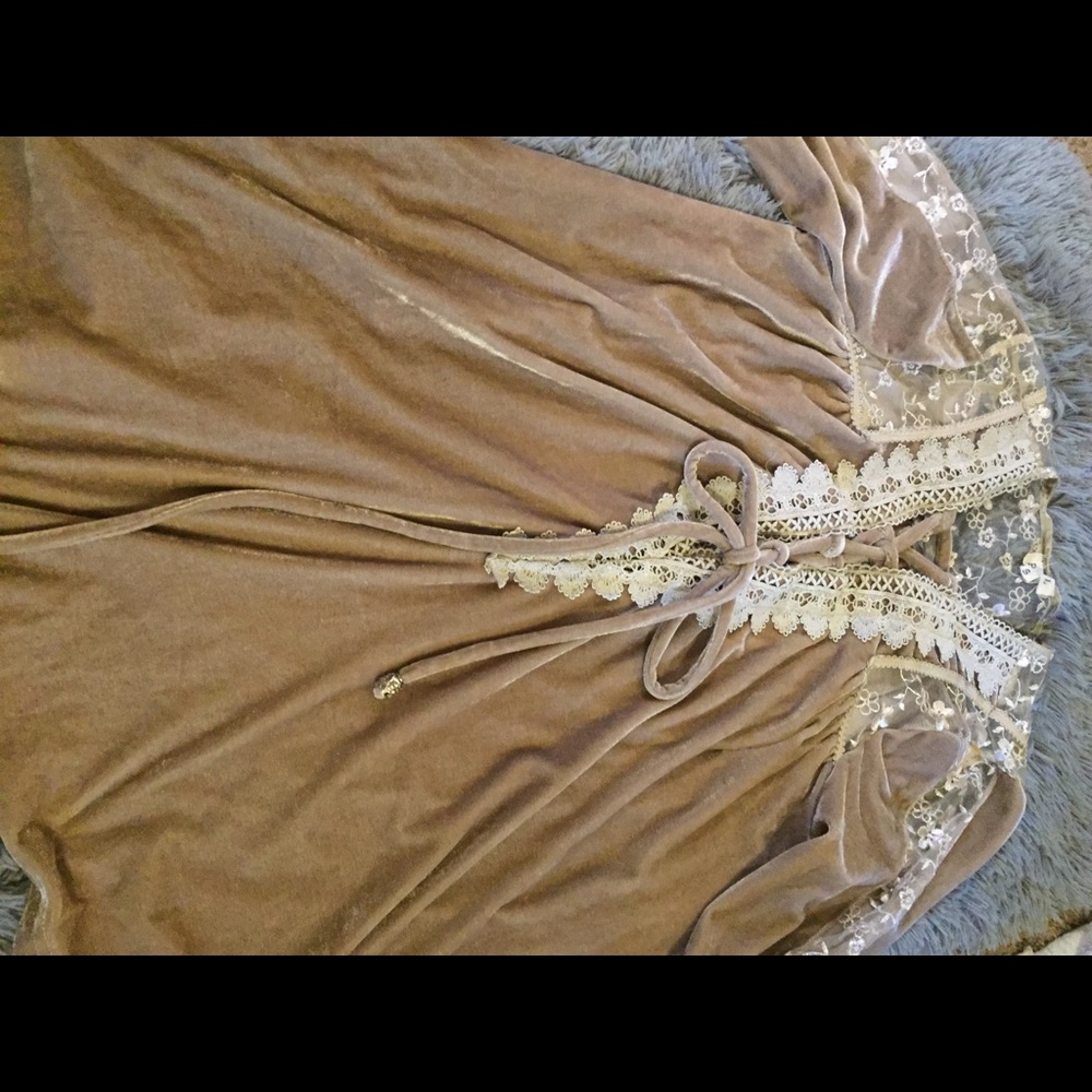 Long sleeve lace and velvet top